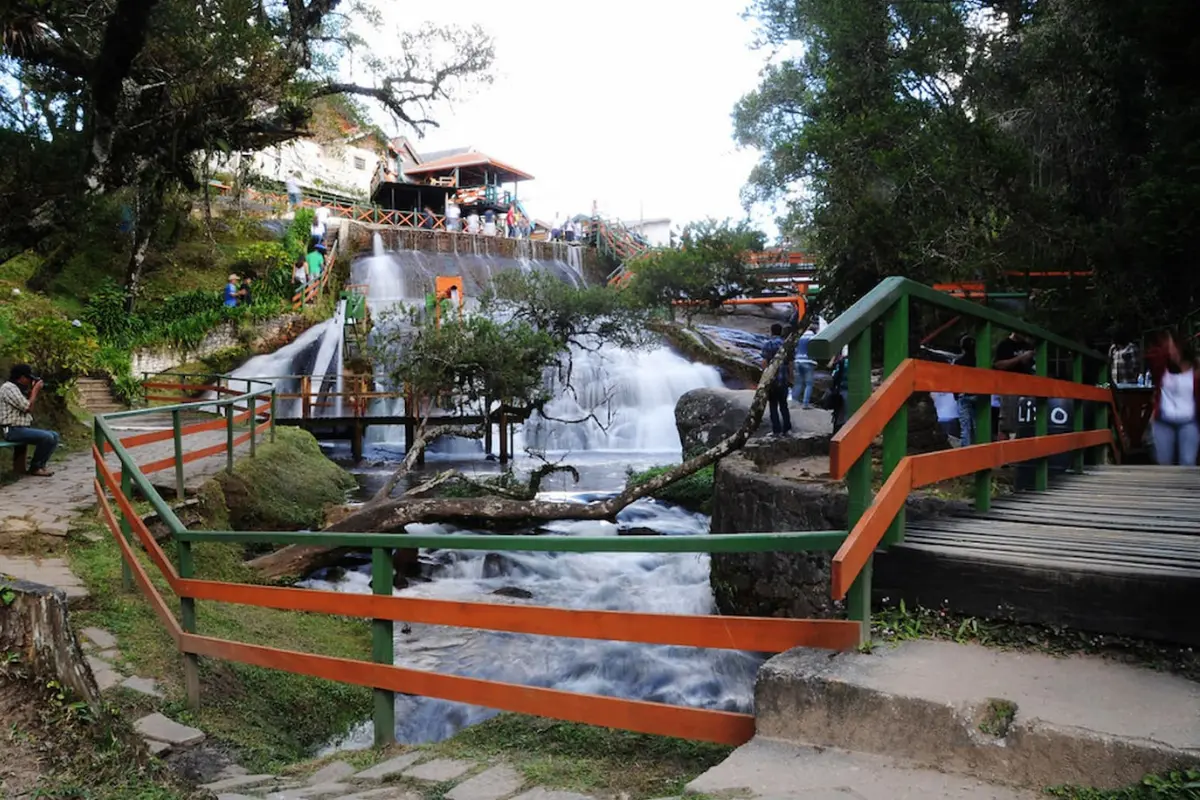 cachoeira ducha de prata em campos do jordão