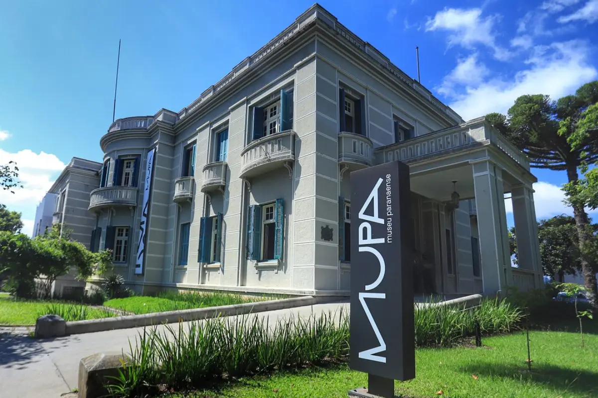 museu paranaense da cidade de curitiba