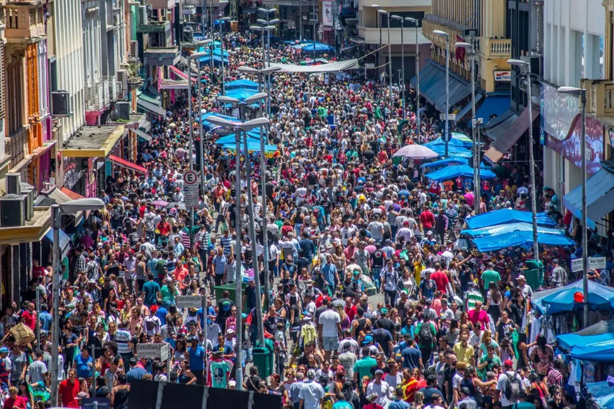 rua 25 de março na cidade de são paulo