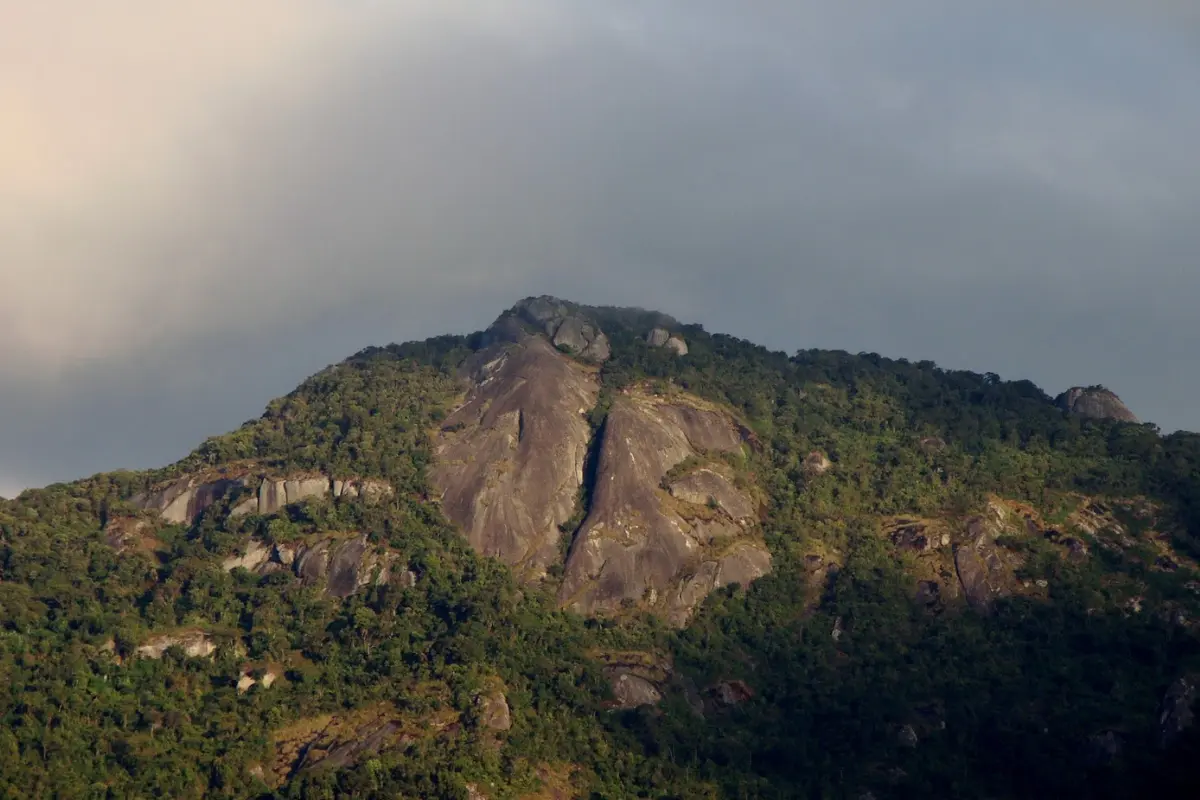 trilha da pedra partida em monte verde