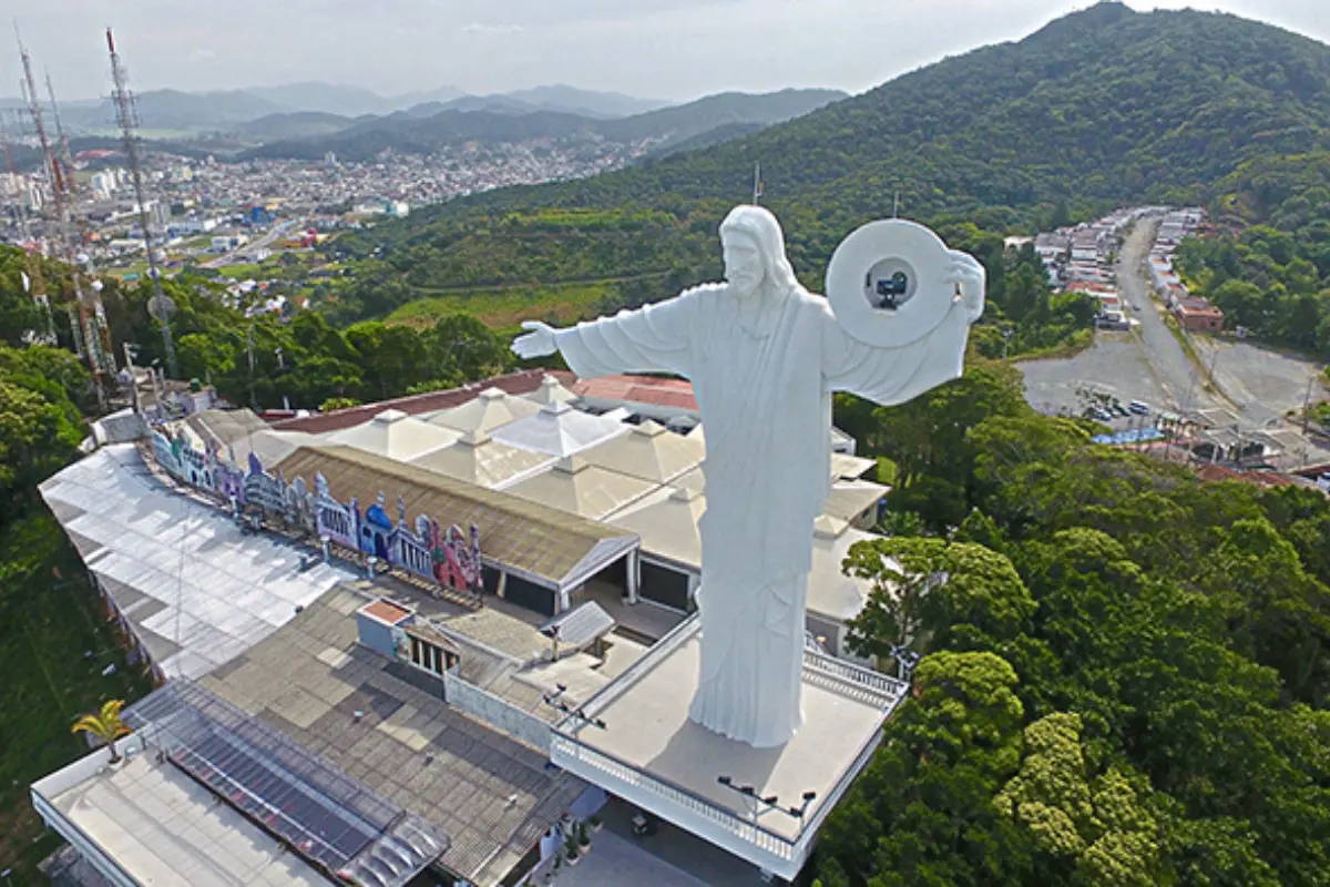 cristo luz camboriú