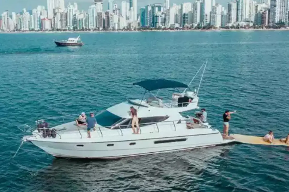 passeios de barco em balneário camboriú