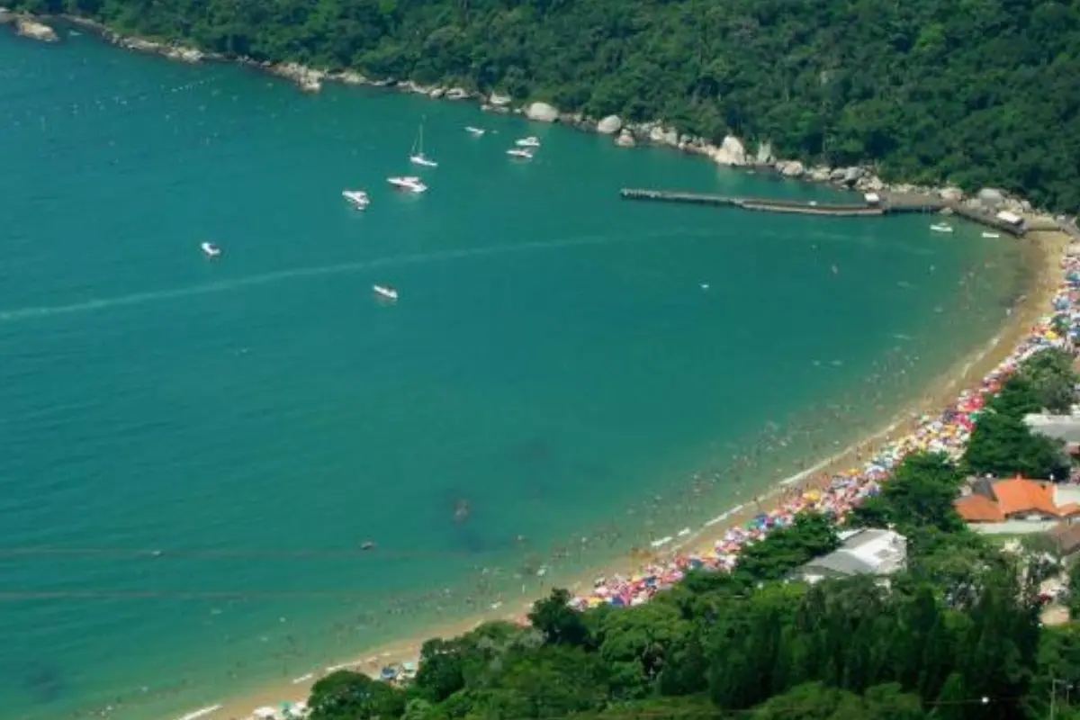 pria de laranjeiras em camboriú